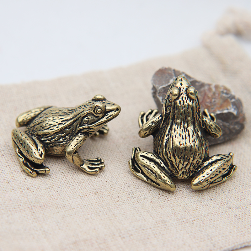 Retro Gaming Decor - Metal Brass Frog Miniature Figurine, Desk