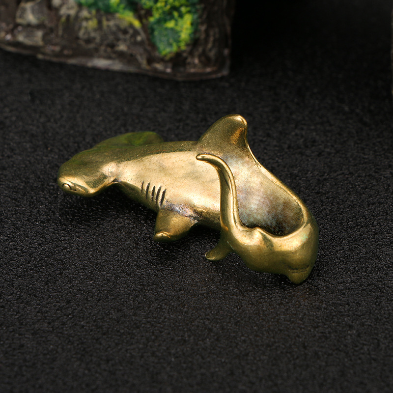 Hammerhead Shark Brass Desk De - Retro Gaming Decor recension och pris