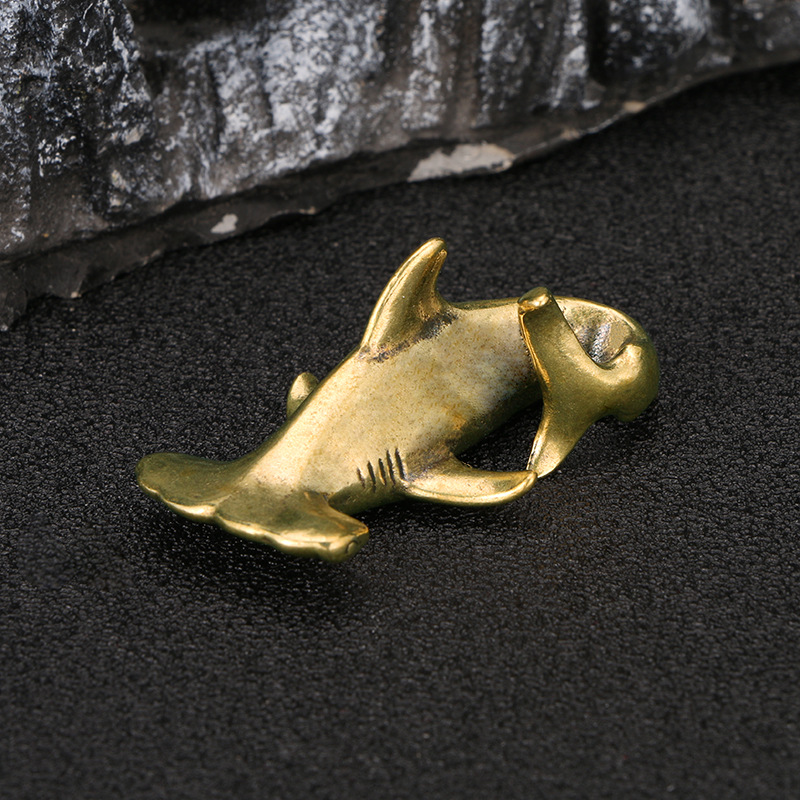 Hammerhead Shark Brass Desk De - Retro Gaming Decor recension och pris