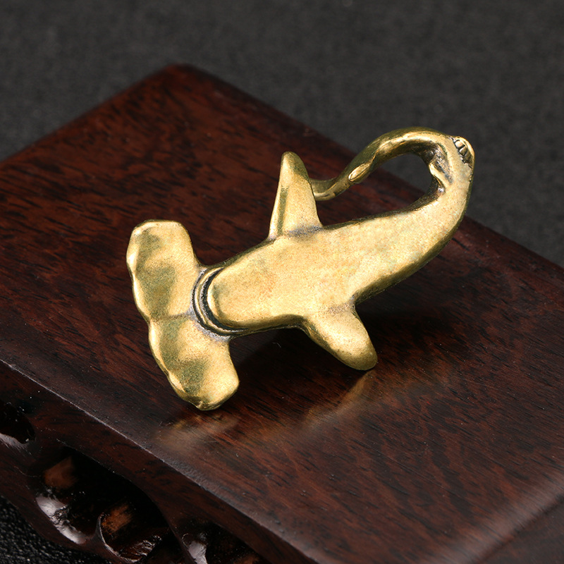 Hammerhead Shark Brass Desk De - Retro Gaming Decor recension och pris