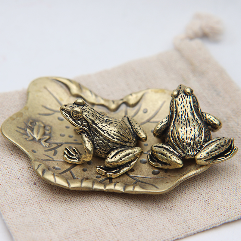 Metal Brass Frog Miniature Fig - Retro Gaming Decor recension och pris